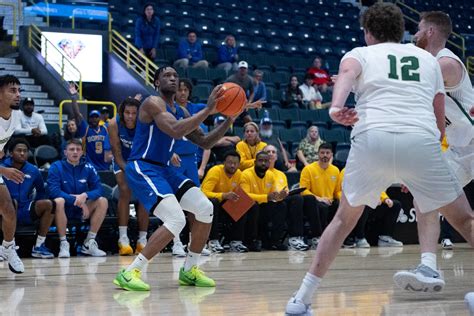 Thomas’ 30 lead Hofstra over Wright State 85-76